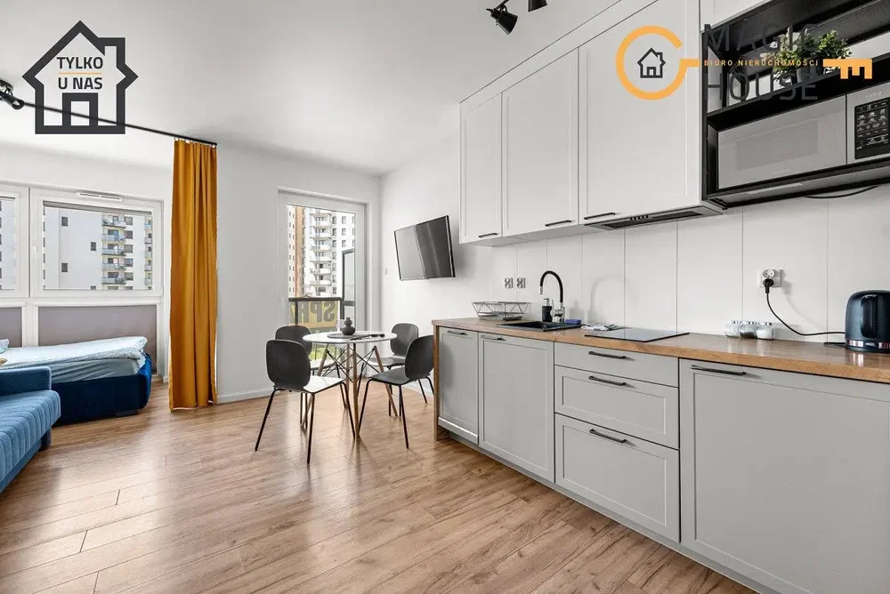 Cuisine; électroménager, lumière naturelle, style moderne