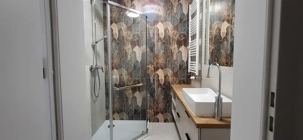 Banyo; doğal ışık, tadilatlı