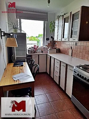 Küche; küchengeräte, fliesenboden, tageslicht