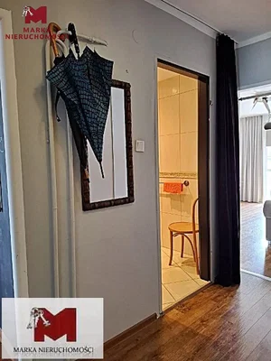 Garderobe; holzboden, tageslicht