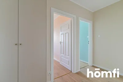 Kamer; natuurlijk licht, houten vloer