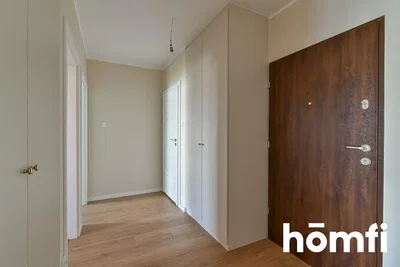 Garderobe; houten vloer, gerenoveerd