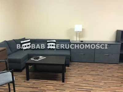 Dnevna soba; lesena tla, naravna svetloba