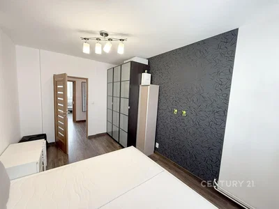 Slaapkamer; houten vloer, natuurlijk licht