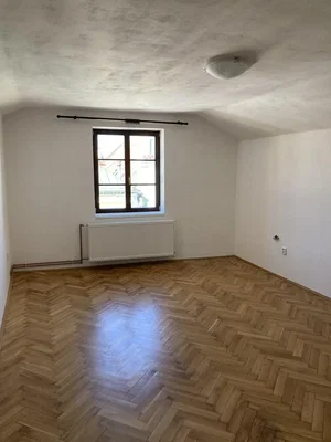 Camera da letto; pavimento in legno, luce naturale