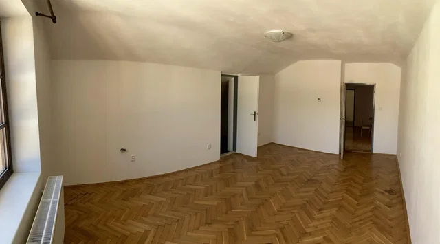 Inne; podłoga drewniana, światło dzienne