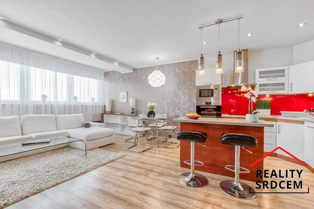 Living room; natural light, wood floor, modern style, kitchen appliances
