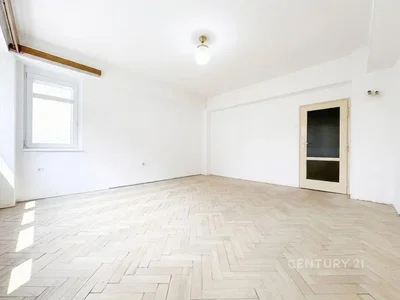 Ostalo; pločice, prirodno svjetlo