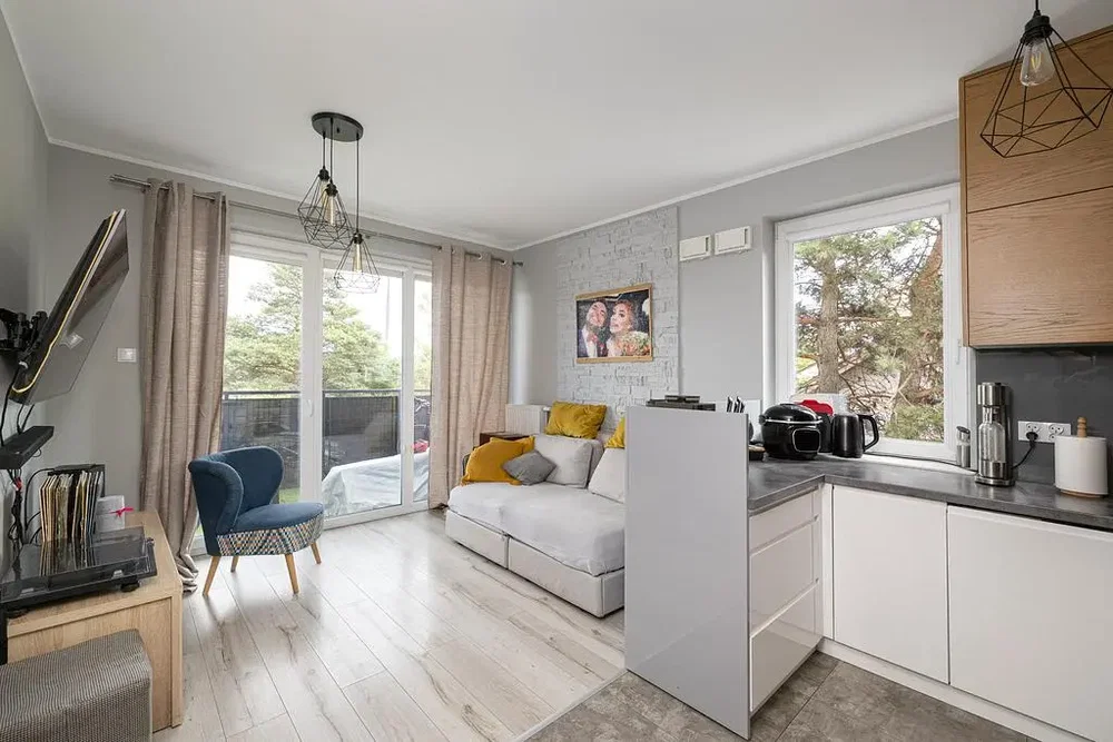 Wohnzimmer; blick, holzboden, tageslicht, moderner stil, küchengeräte
