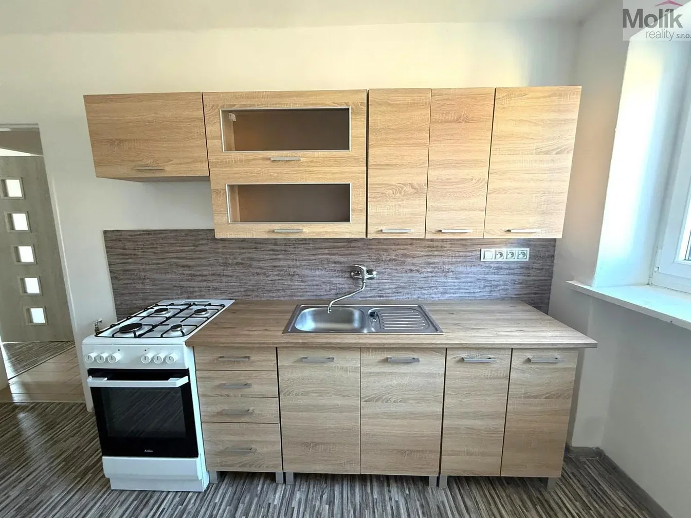 Küche; küchengeräte, holzboden, renoviert, tageslicht
