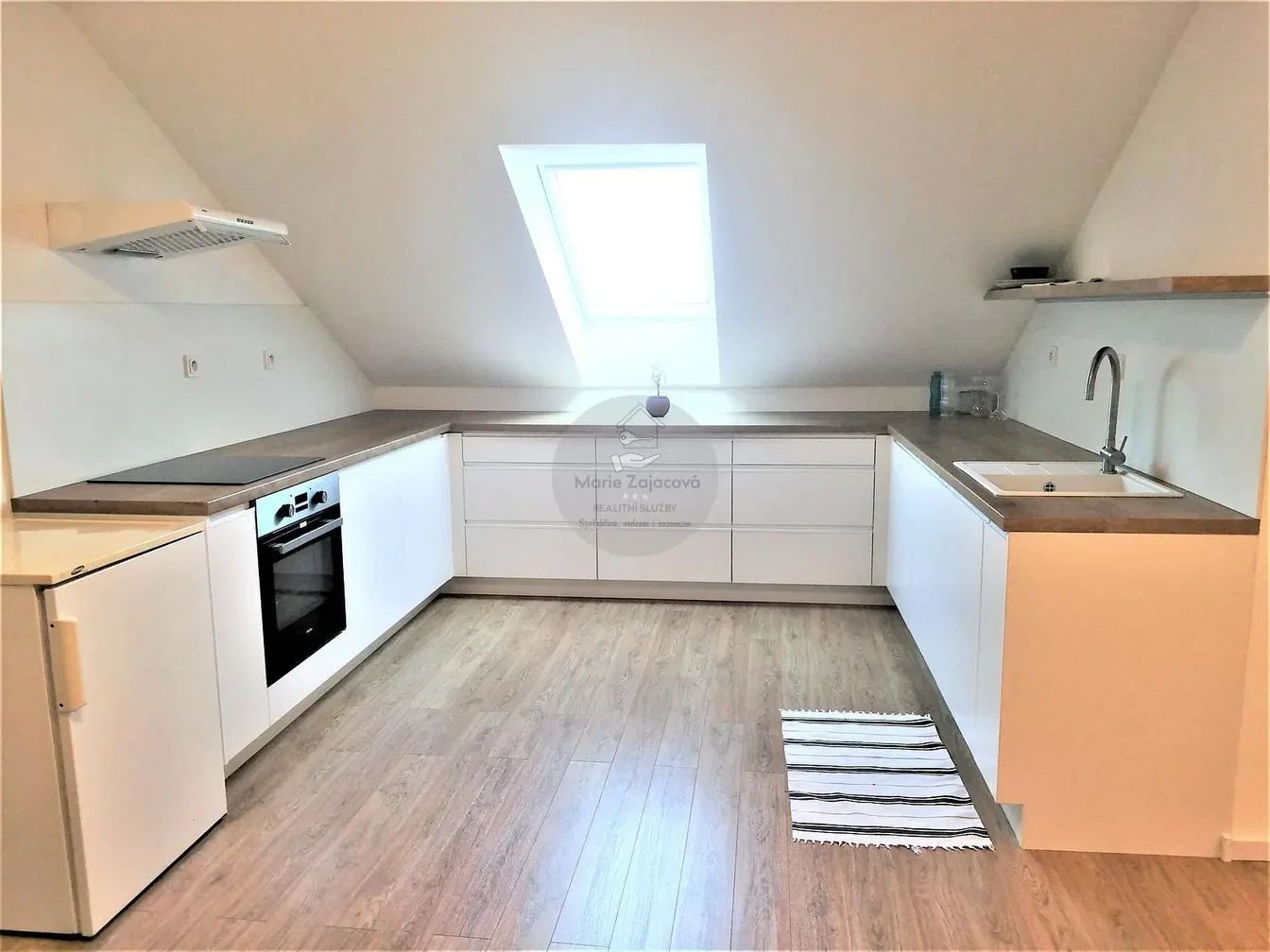 Kitchen; kitchen appliances, wood floor, natural light