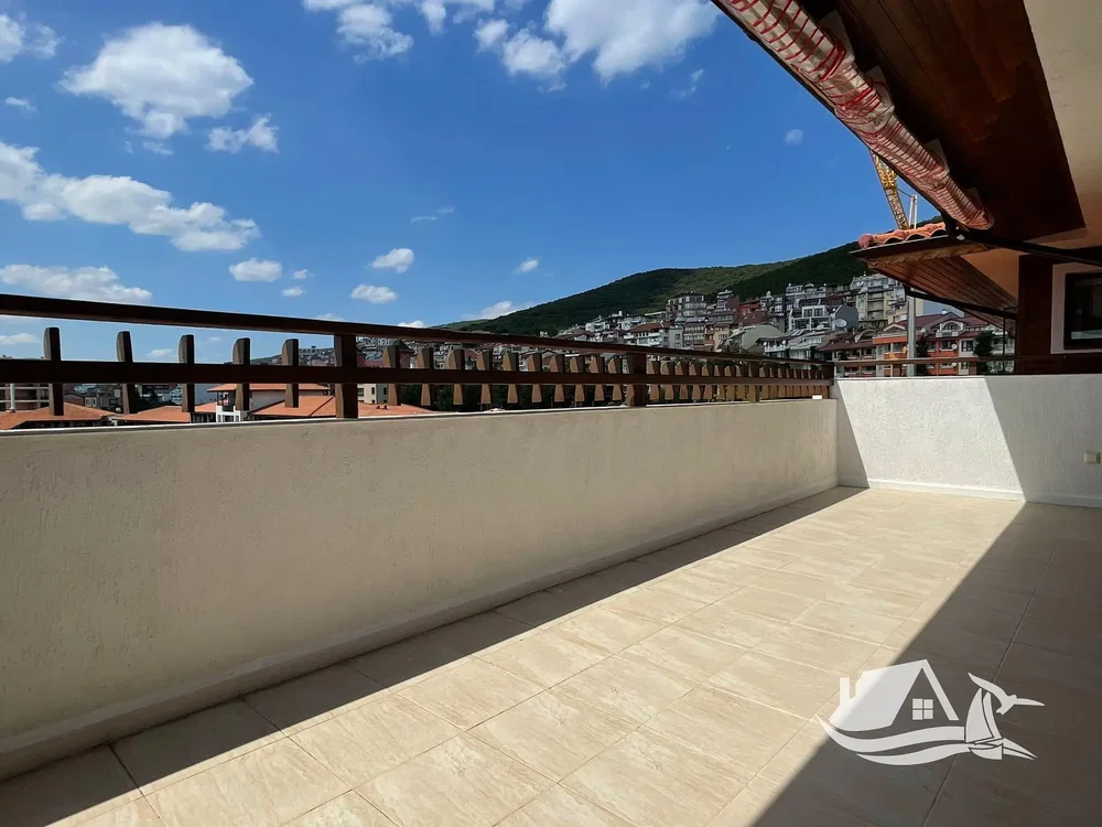 Balkon; talne ploščice, razgled