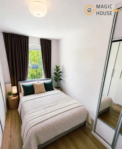 Living room; natural light, wood floor, modern style