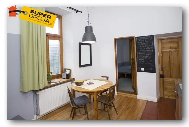 Cuisine; parquet, lumière naturelle
