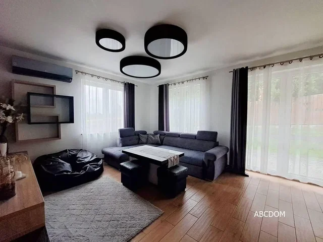 Wohnzimmer; tageslicht, fliesenboden, küchengeräte