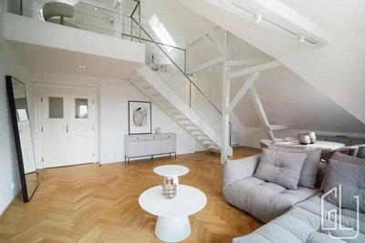 Wohnzimmer; holzboden, tageslicht, moderner stil