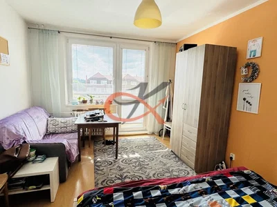 Schlafzimmer; tageslicht, holzboden