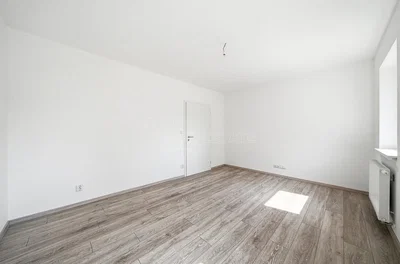 Bedroom; wood floor, natural light