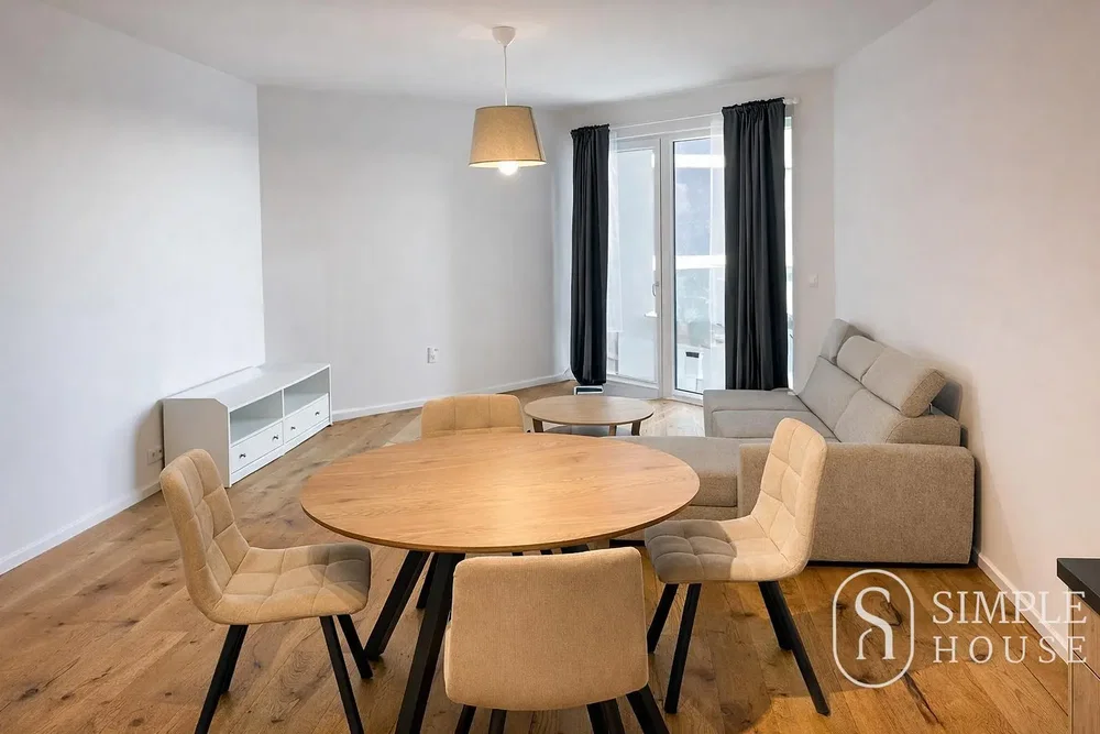 Soggiorno; pavimento in legno, luce naturale, stile moderno