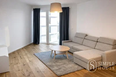 Soggiorno; pavimento in legno, luce naturale