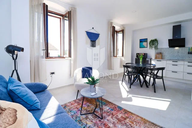 Soggiorno; luce naturale, stile moderno