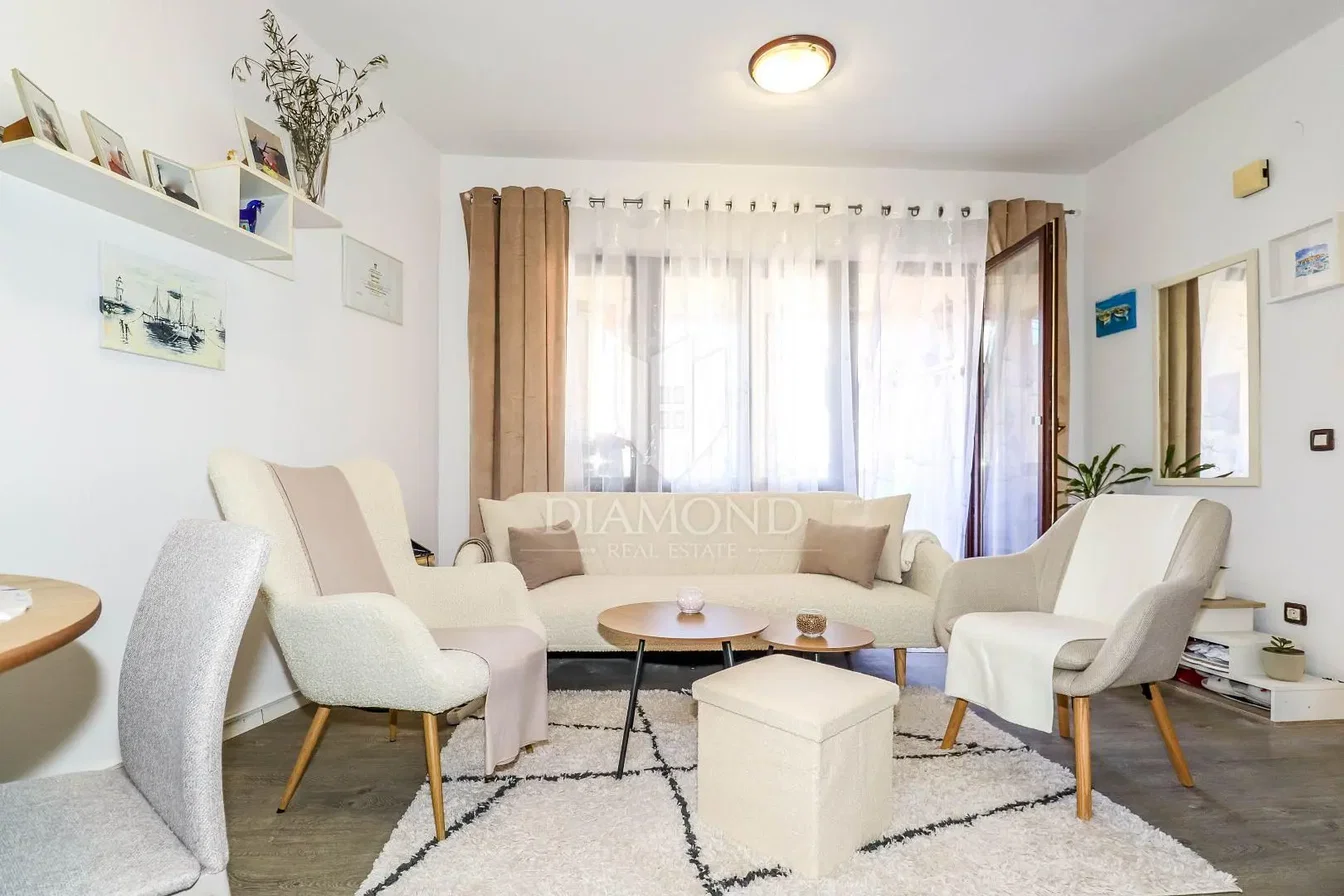 Soggiorno; luce naturale, stile moderno