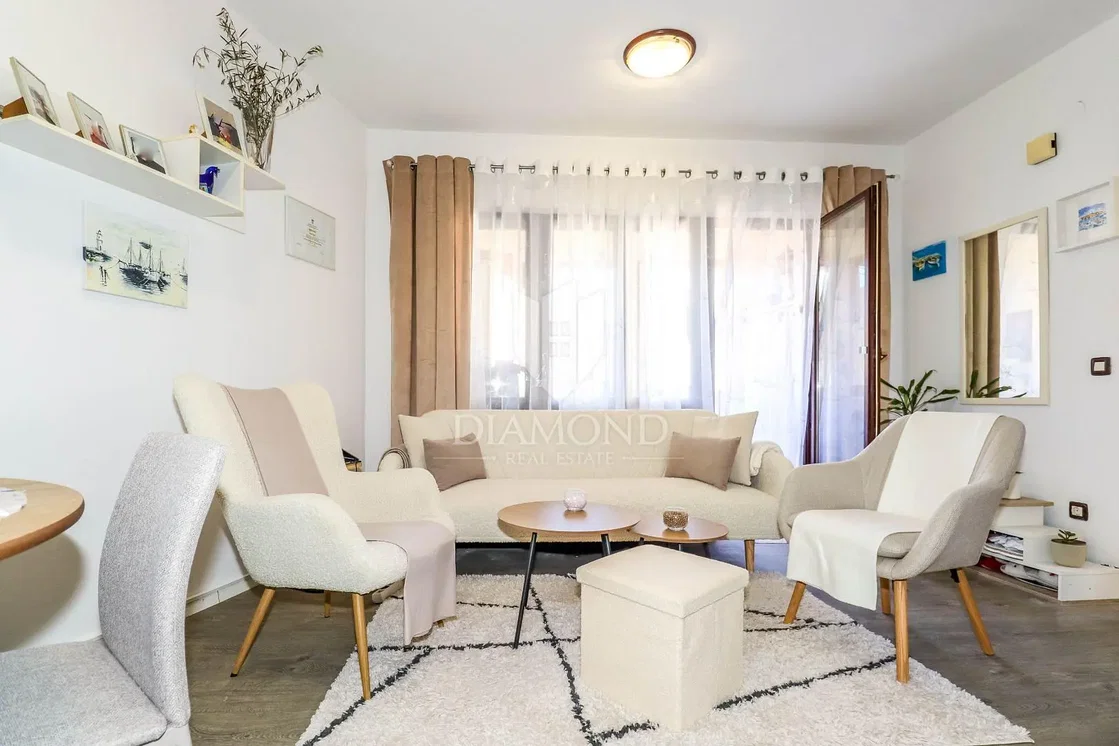 Soggiorno; luce naturale, stile moderno