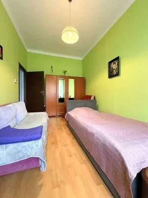Υπνοδωμάτιο; ξύλινο πάτωμα, φυσικό φως