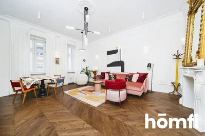 Salon; parquet, lumière naturelle, style moderne