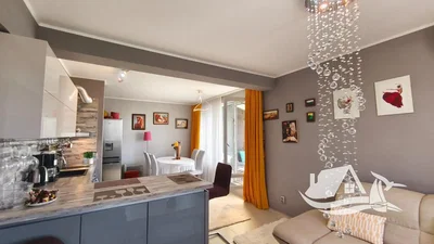 Kuhinja; kuhinjski aparati, prirodno svjetlo, moderni stil
