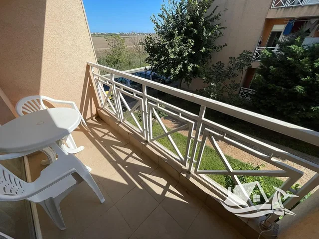 Balkon; fayans zemin, doğal ışık, manzara