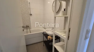 Bagno; pavimento in piastrelle, ristrutturato, luce naturale