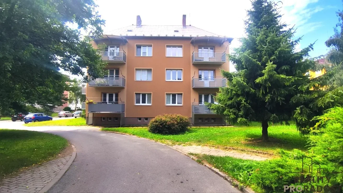 Dům a okolí