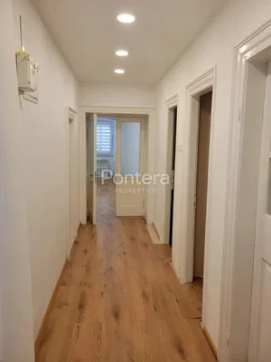 Salon; parquet, lumière naturelle