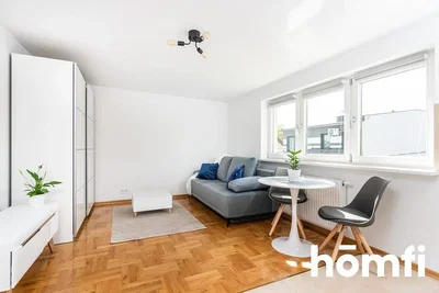 Wohnzimmer; holzboden, tageslicht, moderner stil