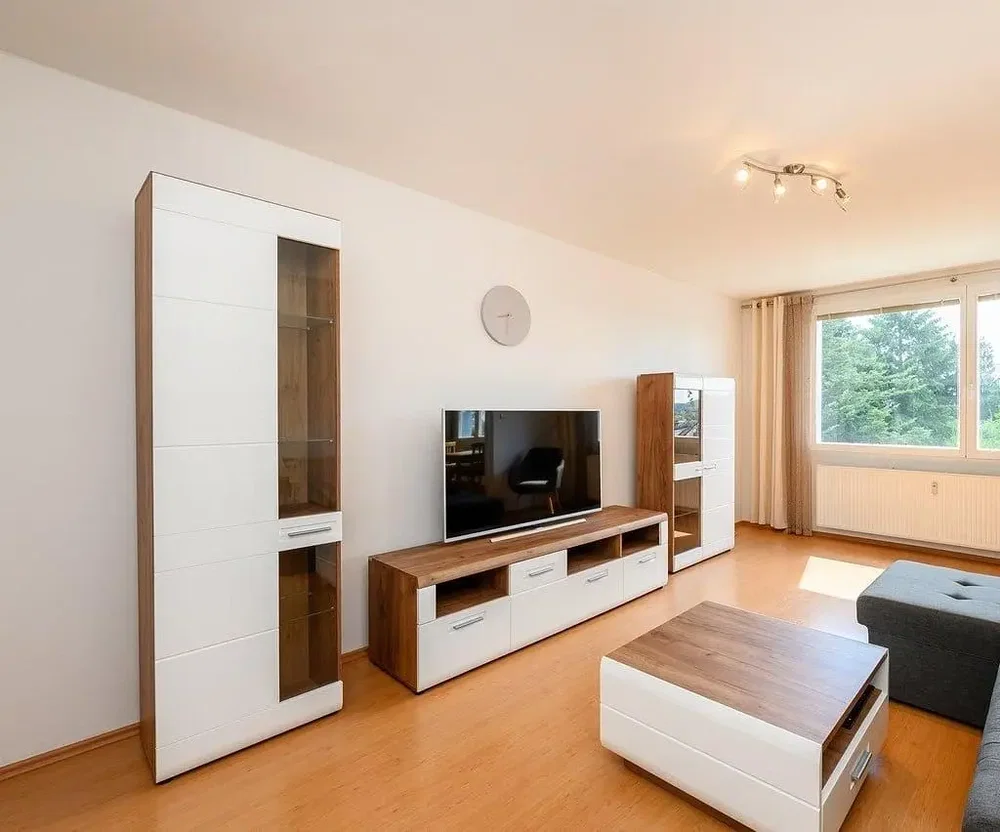 Soggiorno; pavimento in legno, luce naturale, stile moderno