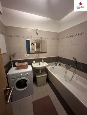Koupelna; dlažba, nutná rekonstrukce