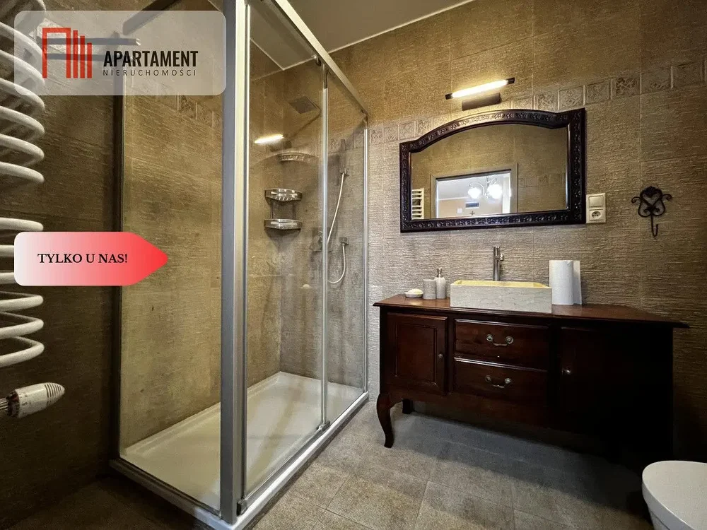 Banyo; fayans zemin, doğal ışık