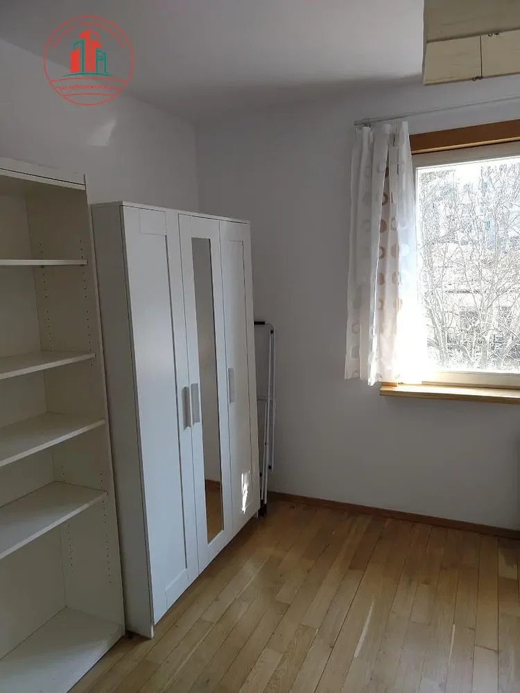 Camera da letto; pavimento in legno, luce naturale