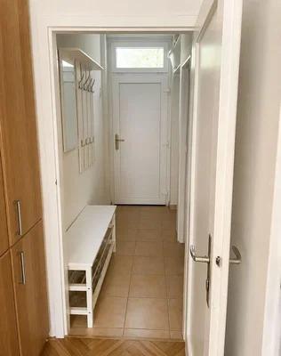 Šatna; dlažba