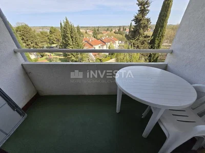 Balkon; razgled, naravna svetloba