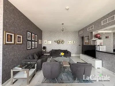 Obývací pokoj; moderní styl, dřevěná podlaha, přirozené světlo