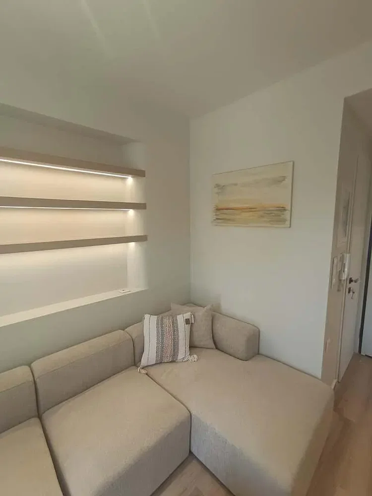 Salon; lumière naturelle, parquet, style moderne