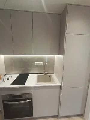 Cuisine; électroménager, carrelage, rénové, lumière naturelle