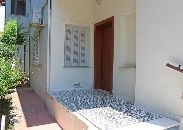 Balcony; tile floor, natural light