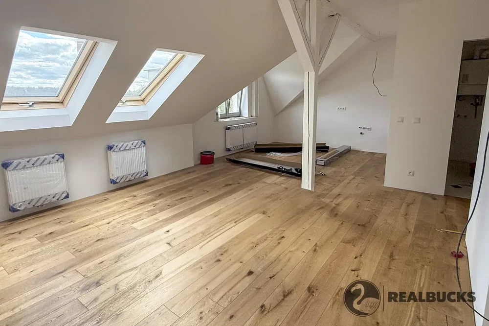 Kids room; wood floor, natural light