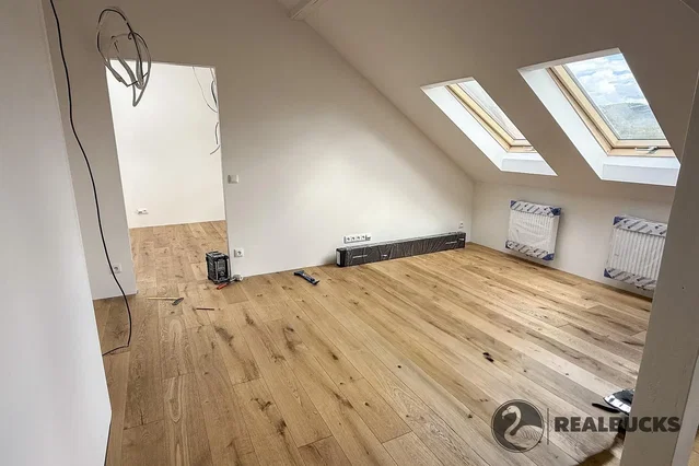 Kinderzimmer; holzboden, tageslicht