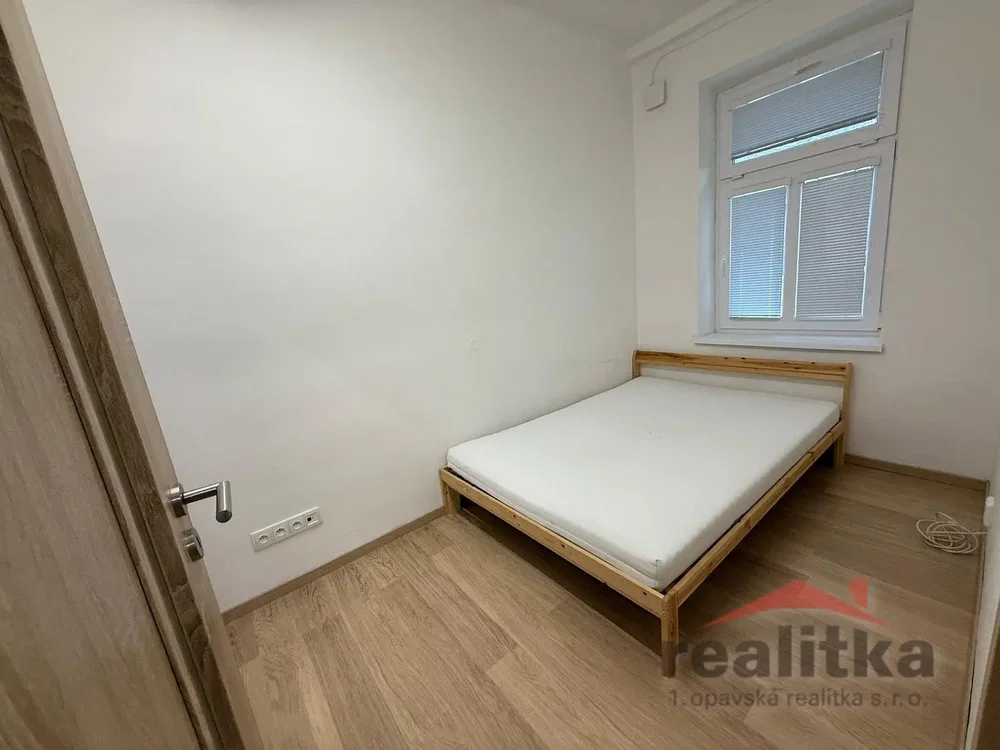 Chambre; parquet, lumière naturelle