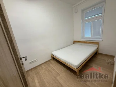 Chambre; parquet, lumière naturelle