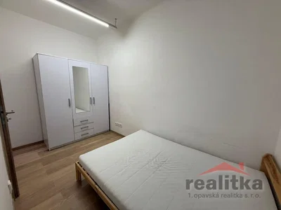 Chambre; parquet, lumière naturelle